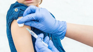Вакцина «Спутник М» для подростков: кому противопоказана и как влияет на организм